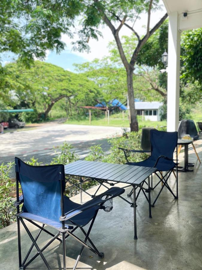 Rain Tree Cafe & Homestay ウタイターニー エクステリア 写真