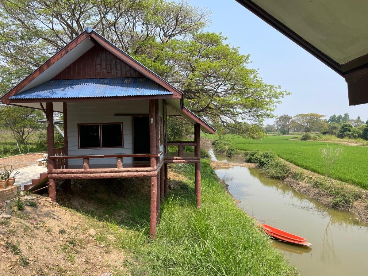 Rain Tree Cafe & Homestay ウタイターニー エクステリア 写真