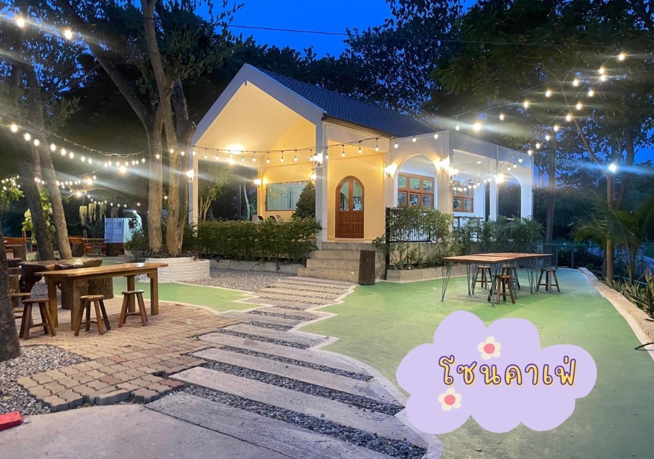 Rain Tree Cafe & Homestay ウタイターニー エクステリア 写真