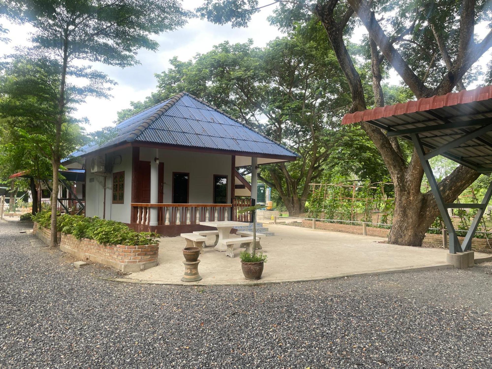 Rain Tree Cafe & Homestay ウタイターニー エクステリア 写真