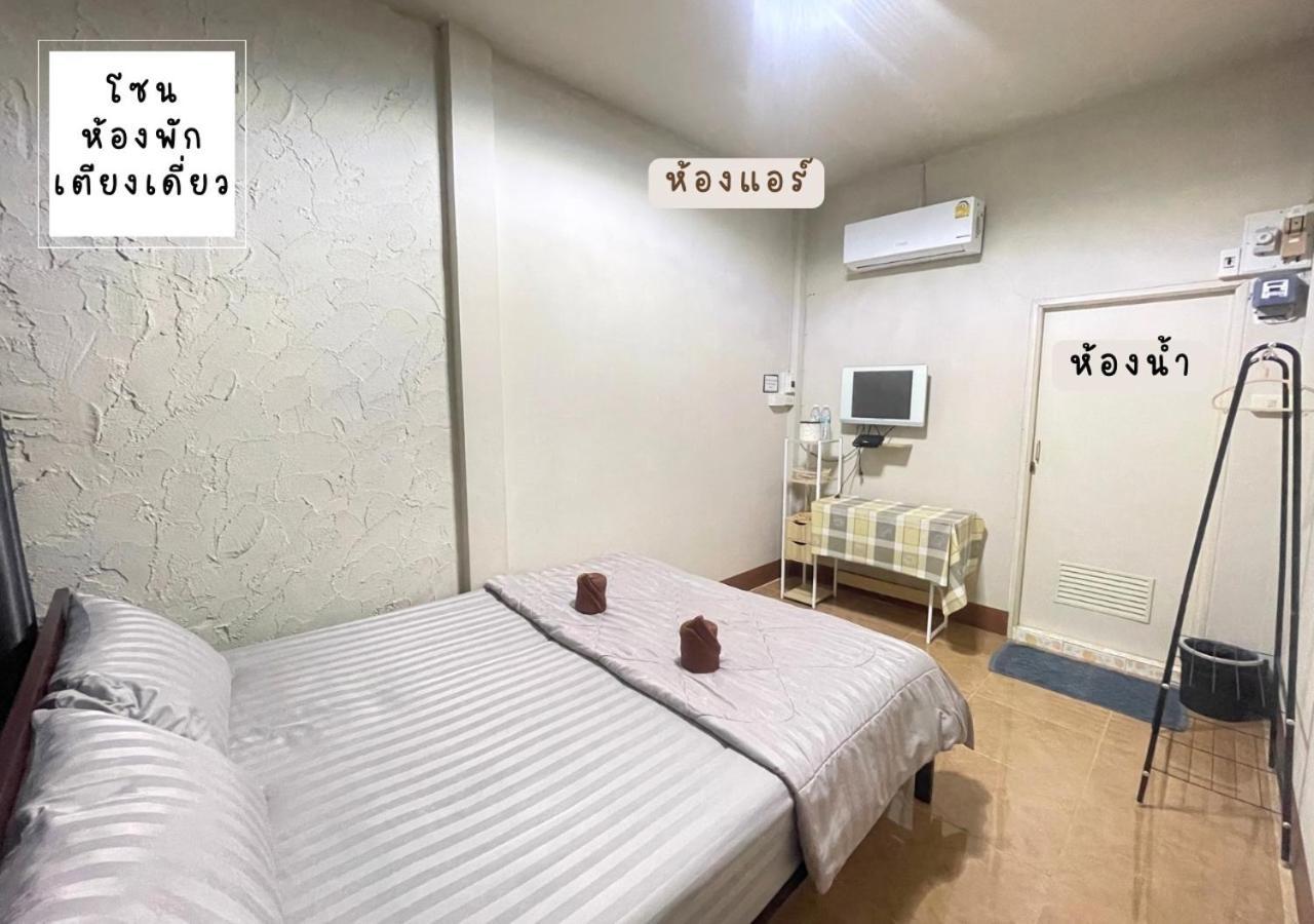 Rain Tree Cafe & Homestay ウタイターニー エクステリア 写真